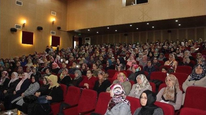 &ldquo;g&ouml;&ccedil; Bağlamında Kadın Ve Dayanışma&rdquo; Konulu Konferans Verildi