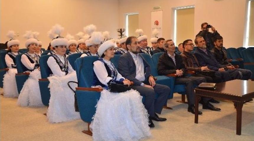 Kazak Halk M&uuml;ziği Orkestrası&rsquo;ndan Vali Tuna&rsquo;ya Ziyaret Ve Mini Konser