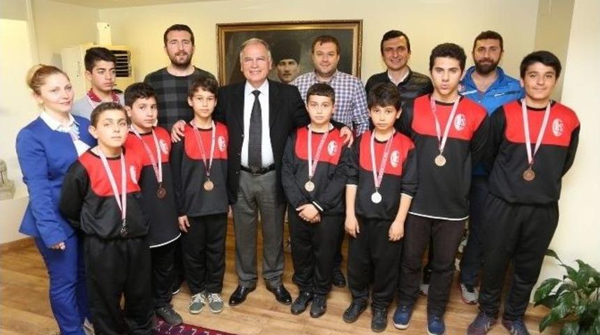 Sel&ccedil;uk&rsquo;ta Spor Ve Sanata Tam Destek