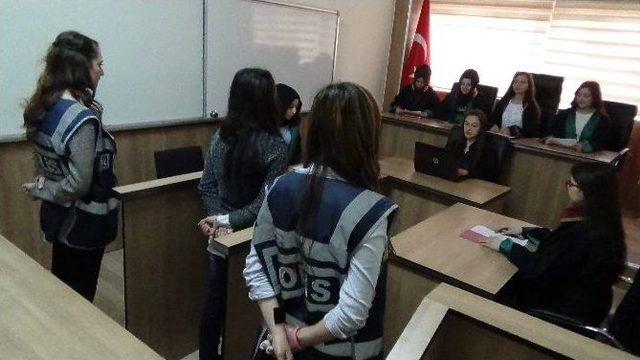 Yozgat’ta Öğrenciler Mahkeme Salonunu Sınıfa Taşıdı