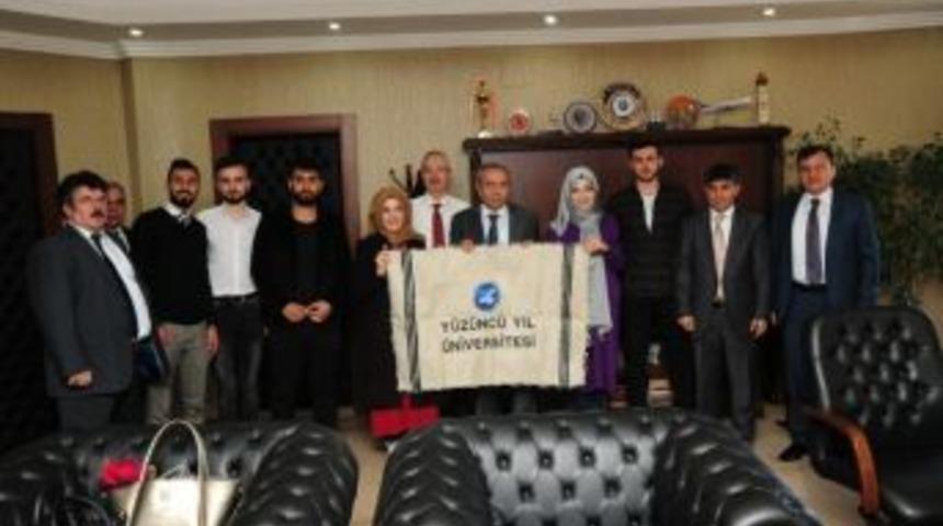 Esenyurt &Uuml;niversitesi &Ouml;ğrencilerinden Rekt&ouml;r Battal&rsquo;a Ziyaret