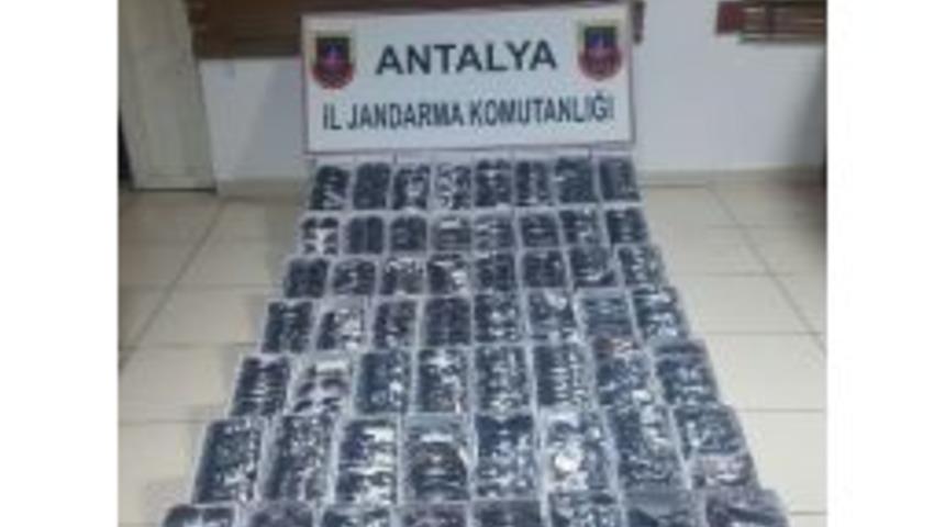 Antalya&rsquo;da 1 Milyon Liralık Ka&ccedil;ak G&ouml;zl&uuml;k Baskını