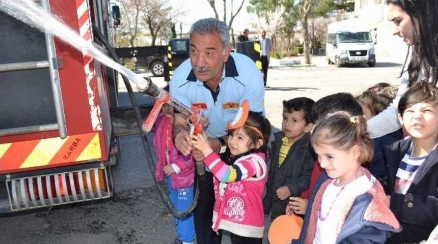 Anaokulu &Ouml;ğrencilerine İtfaiye Eğitimi