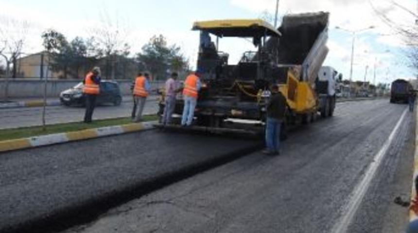 Hastane Yolları Asfaltla G&uuml;&ccedil;lendiriliyor