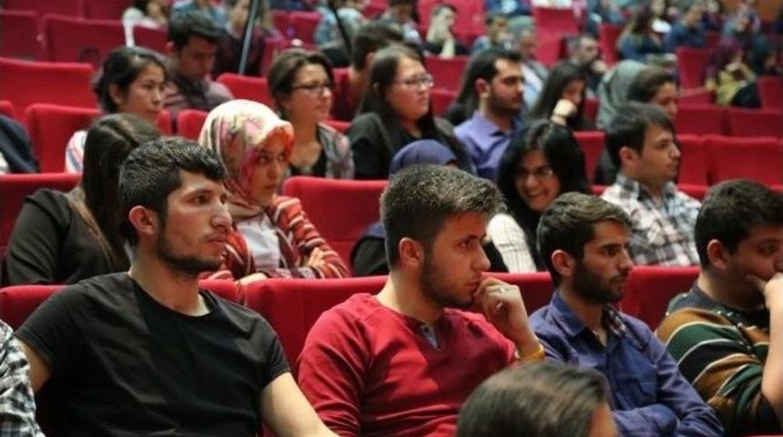 &Uuml;nl&uuml; Antropolog&rsquo;dan &rsquo;t&uuml;rk Macar İlişkileri&rsquo; Konferansı