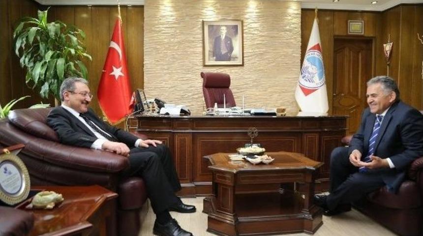 Er&uuml; Rekt&ouml;r&uuml; Prof. Dr. Muhammet G&uuml;ven Melikgazi Belediyesi&rsquo;ni Ziyaret Etti
