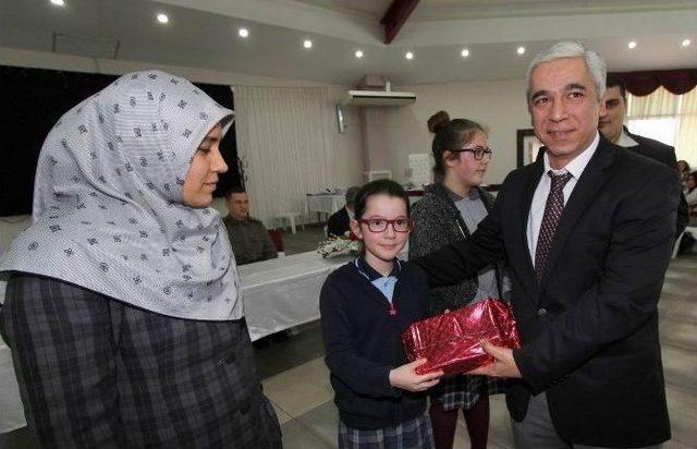 Saruhanlı’da En Çok Kitap Okuyan Öğrenci Ve Veliler Ödüllendirildi 1