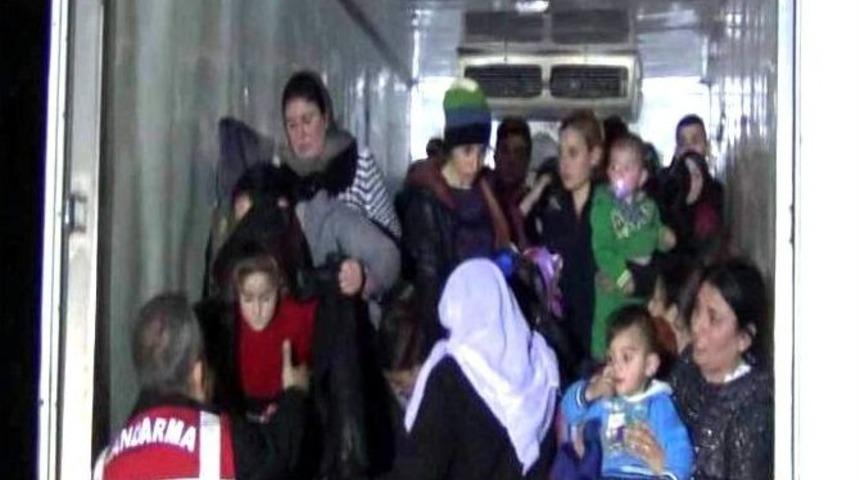 Jandarmadan Sığınmacılara Şefkat Eli