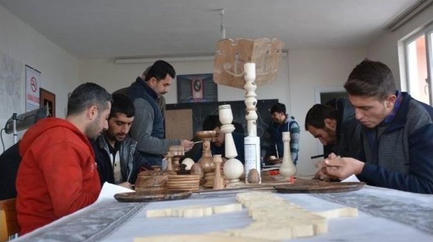 Vali &Ccedil;ınar&rsquo;dan Tatso&rsquo;nun El Sanatları Kursuna Ziyaret