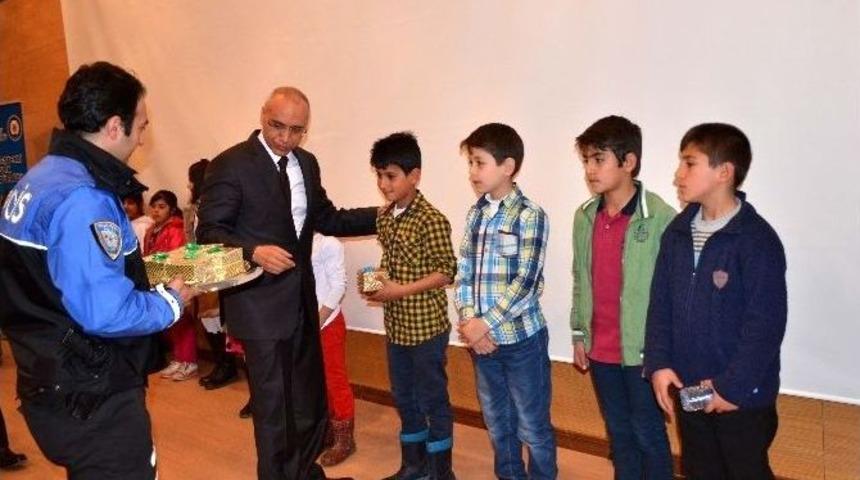 Bitlis&rsquo;te Kitap Okuma Yarışması Sonucu &Ouml;d&uuml;ller Dağıtıldı