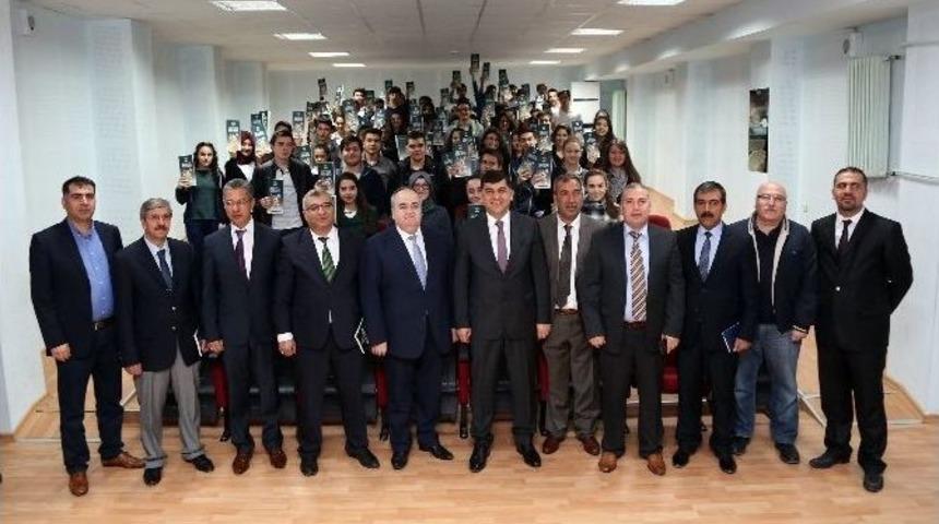 Başkan Fadıloğlu, &Ouml;sys Tercih Kitap&ccedil;ığı Dağıttı