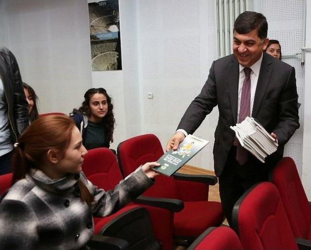 Başkan Fadıloğlu, &Ouml;sys Tercih Kitap&ccedil;ığı Dağıttı 1