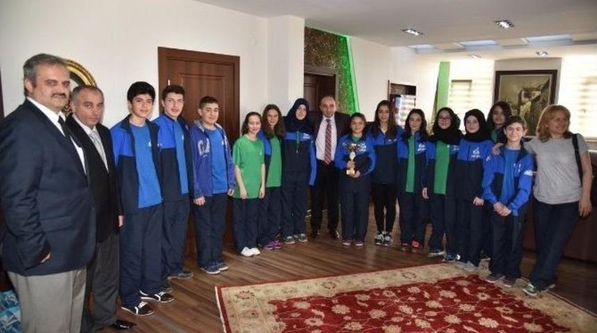 Başkan &Uuml;z&uuml;lmez, Kocaeli Şampiyonlarını &Ouml;d&uuml;llendirdi