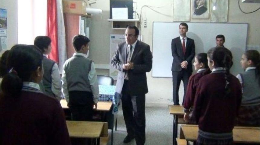 Ter&ouml;re Tokat Gibi Cevap Veren &Ouml;ğrencilere K&uuml;t&uuml;phane S&ouml;z&uuml;