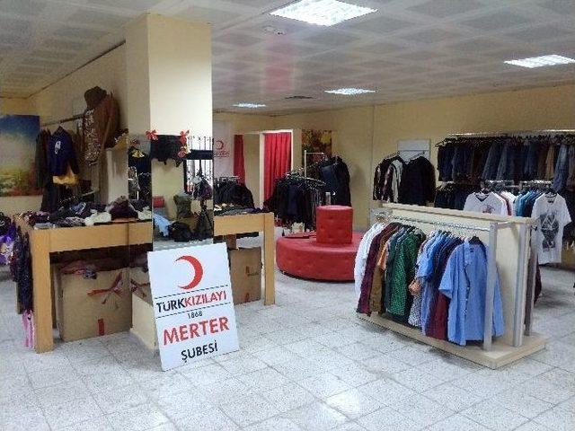 T&uuml;rk Kızılayı&rsquo;ndan &rsquo;&uuml;nibutik&rsquo; Projesi 1