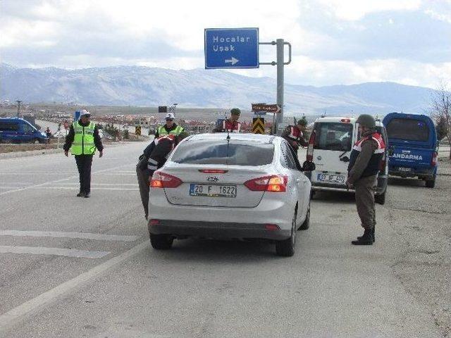 Sandıklı’da Jandarma Ve Polisten Ortak Güvenlik Uygulaması