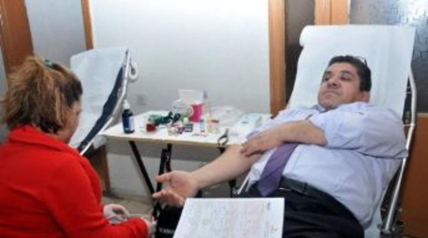 Orman B&ouml;lge M&uuml;d&uuml;r&uuml;l&uuml;ğ&uuml; Personelinden Kızılay&rsquo;a Kan Bağışı