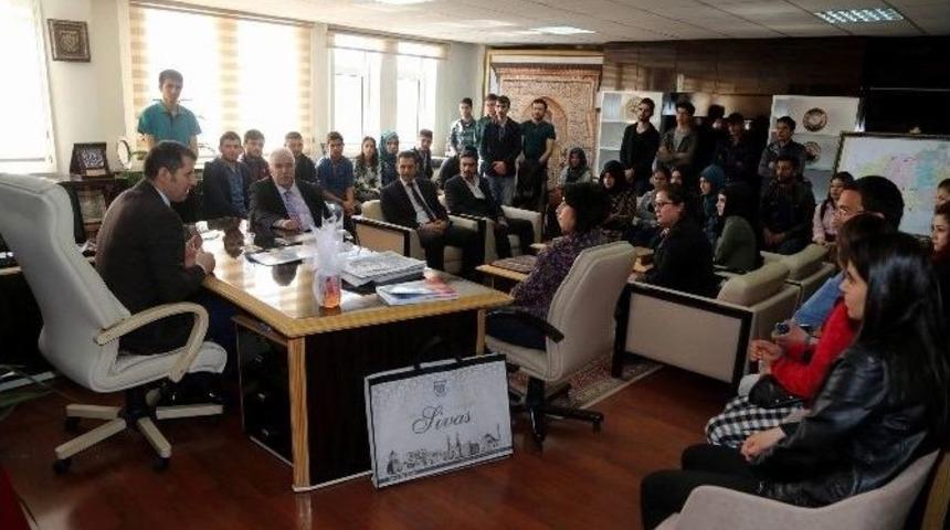 &Ouml;ğrenciler Yerel Y&ouml;netimleri Yerinde &Ouml;ğrendi