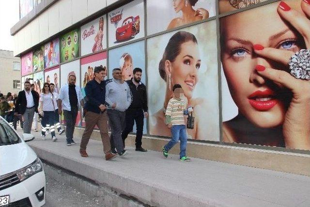 Eşi Evi Terk Edince 5 Yaşındaki Oğlunun Gözü Önünde İntihara Kalkıştı