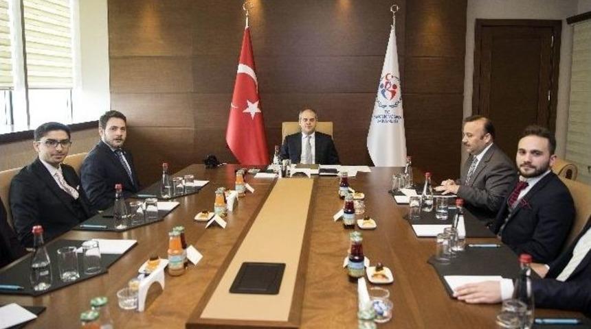 Bakan &Ccedil;ağatay Kılı&ccedil;, Gen&ccedil; İslam D&uuml;nyası Stk&rsquo;lar Birliği Y&ouml;netimini Kabul Etti