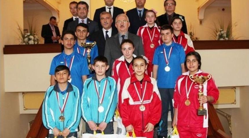 Badminton Yıldızlarından Vali Barut&rsquo;a Ziyaret