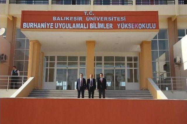 Burhaniye’de Kaymakam Öner’den Üniversite Ziyareti