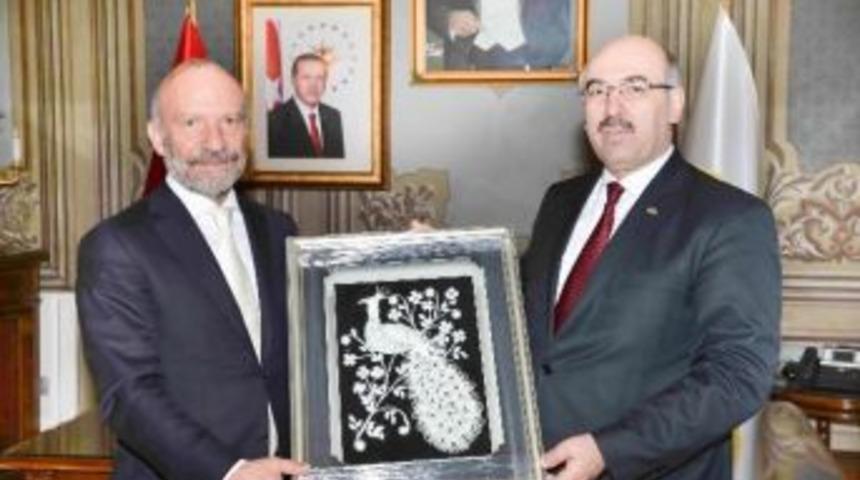 Girne Üniversitesi İle İstanbul Üniversitesi Arasında Akademik İşbirliği Protokolü İmzalandı