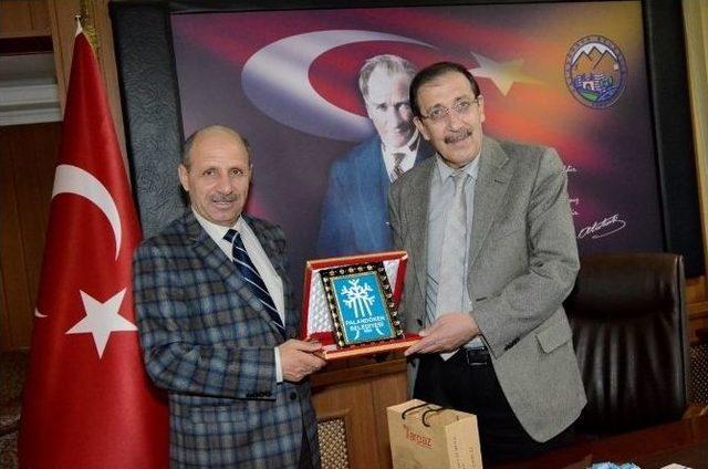 Ege Bölgesi Erzurum Dernekler Birliği Federasyonu Başkan Bulutlar’ı Ziyaret Etti