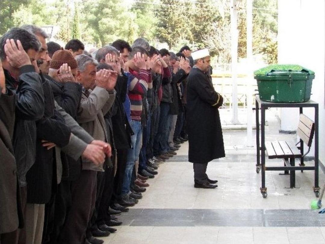 G&uuml;vercin Tutkunu Şahsın Cenazesinde, Arkadaşları G&uuml;vercin U&ccedil;urdu