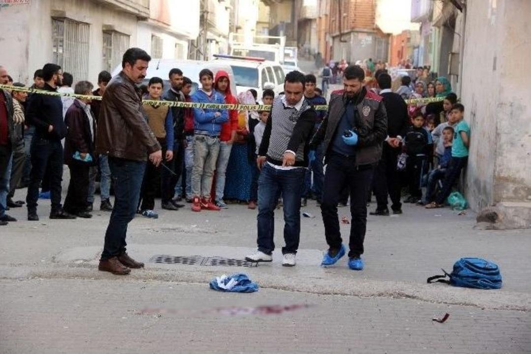 Arkadaşlık Teklifi Kabul Edilmeyen Gen&ccedil; Dehşet Sa&ccedil;tı: 3 Yaralı
