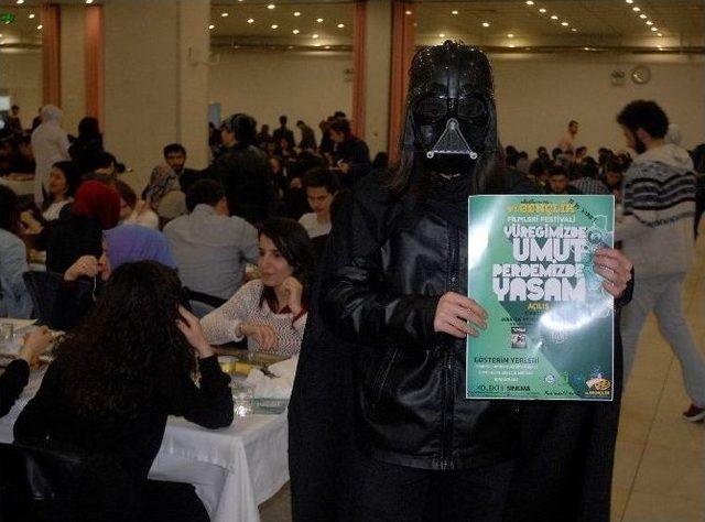 Üniversite Öğrencilerinden ‘darth Vader’ Temalı Festival Duyurusu