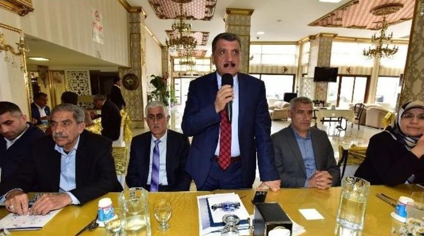 G&uuml;rkan, Muhtarlarla Bir Araya Geldi