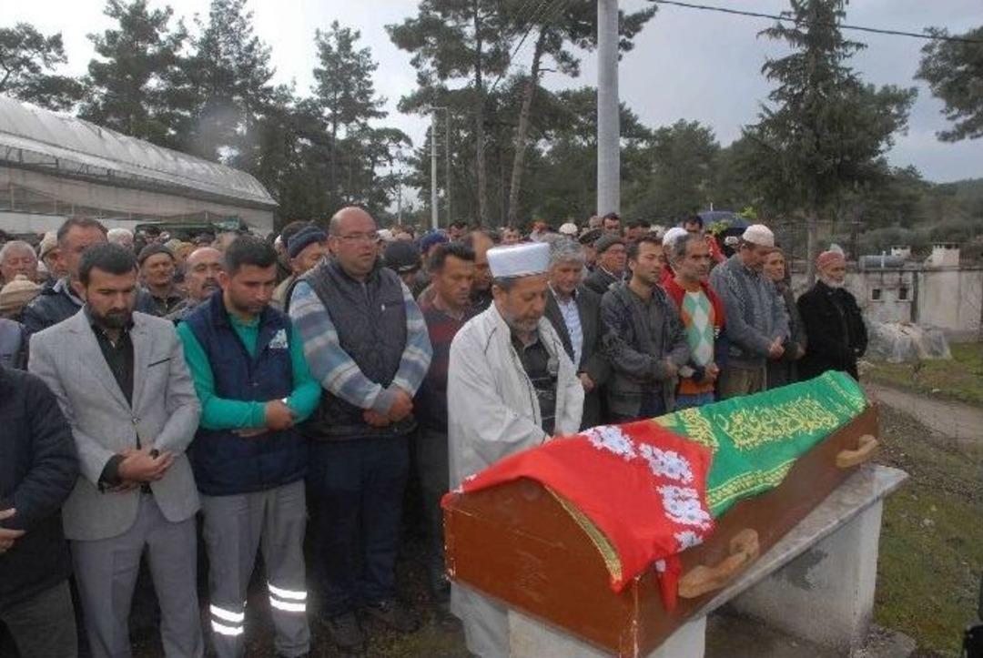 Kanlı Pusuda &Ouml;ld&uuml;r&uuml;len &Ccedil;oban &Ccedil;ift Yan Yana Toprağa Verildi