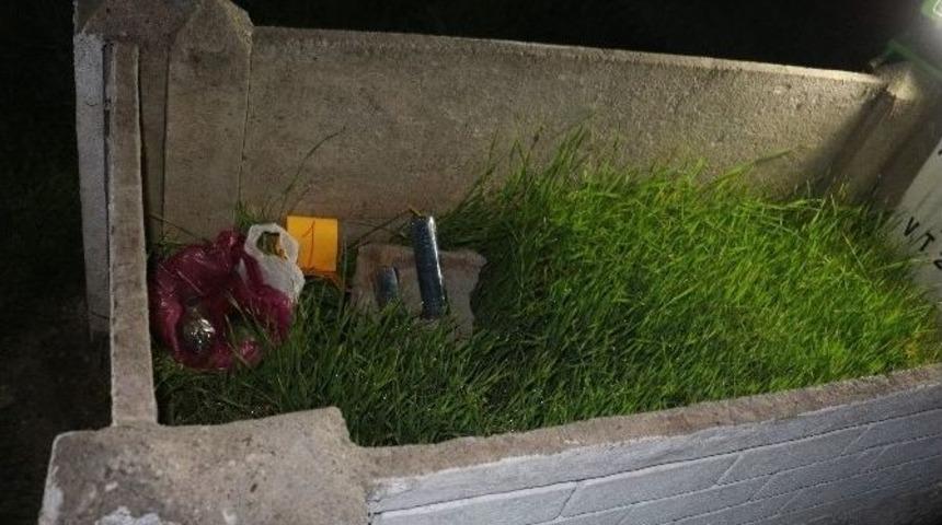 Batman&rsquo;da Mezarlıkta 2 Adet El Bombası Ve Patlayıcı Bulundu