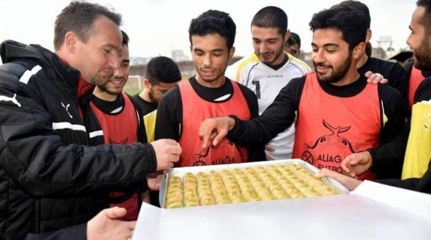 Aliağa Fk İdmanına Baklavalı Ziyaret