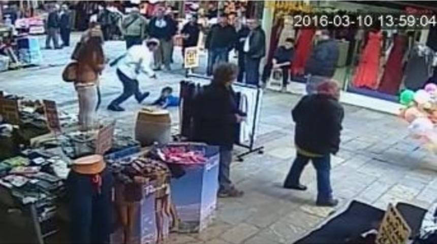 Suriyeli &Ccedil;ocuğu Yere Vuran Vicdansız Yakalandı