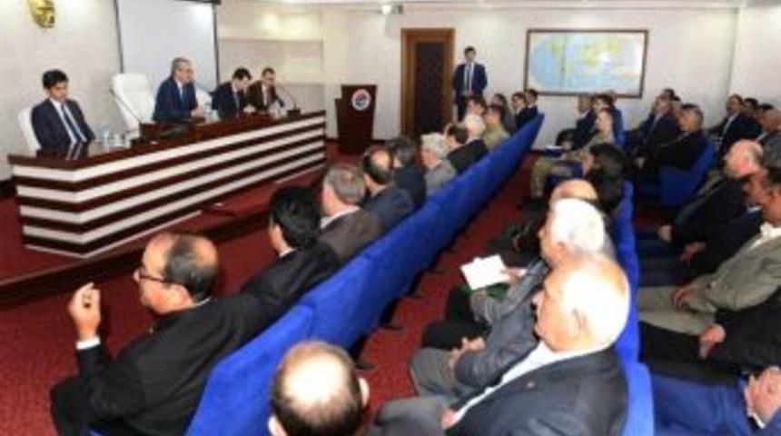 Vali Deniz, Muhtarların Sorunlarını Dinledi