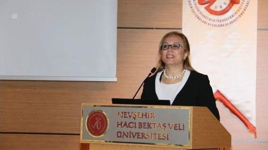 Neh&uuml;&rsquo;de &lsquo;islam Ve Kadın&rsquo; İle &lsquo;toplumsal Cinsiyet Ve Yansımaları&rsquo; Konulu Panel D&uuml;zenlendi