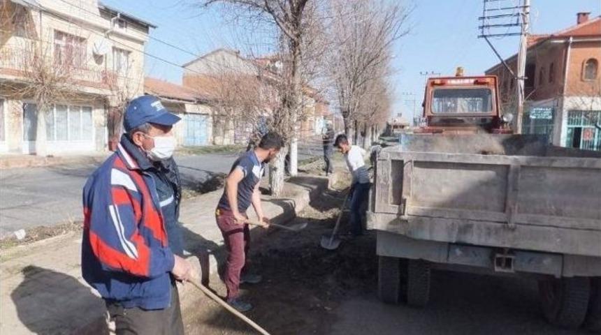 Acıg&ouml;l Belediyesi İnallı K&ouml;y&uuml;nde Temizlik &Ccedil;alışmaları Yaptı