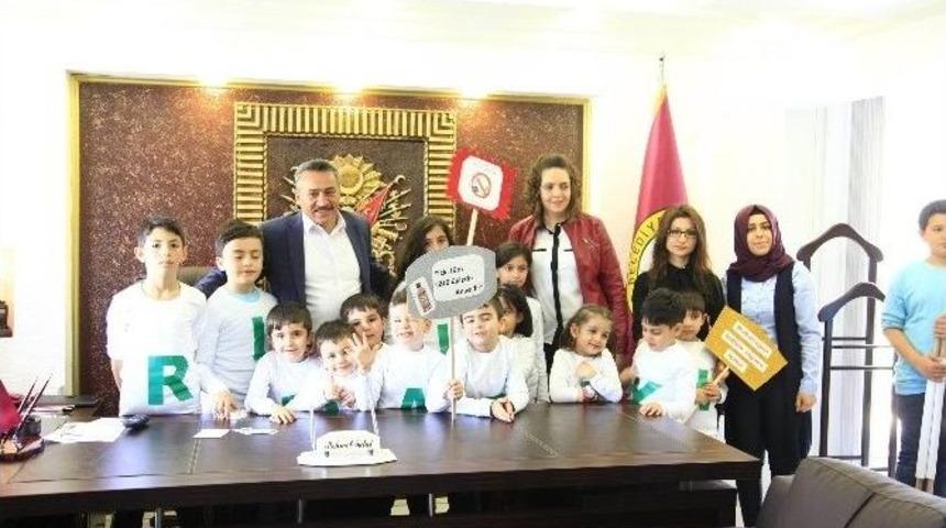 Anaokulu &Ouml;ğrencilerinden Başkan Tutal&rsquo;a Ziyaret