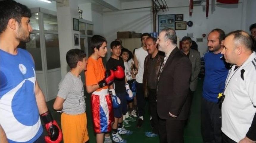 Tuşba Belediyesi Sporcularından B&uuml;y&uuml;k Başarı