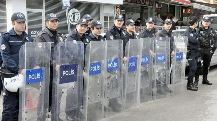 Kocaeli&rsquo;deki Ter&ouml;r Operasyonunda 12 Kişi Adliyeye Sevk Edildi