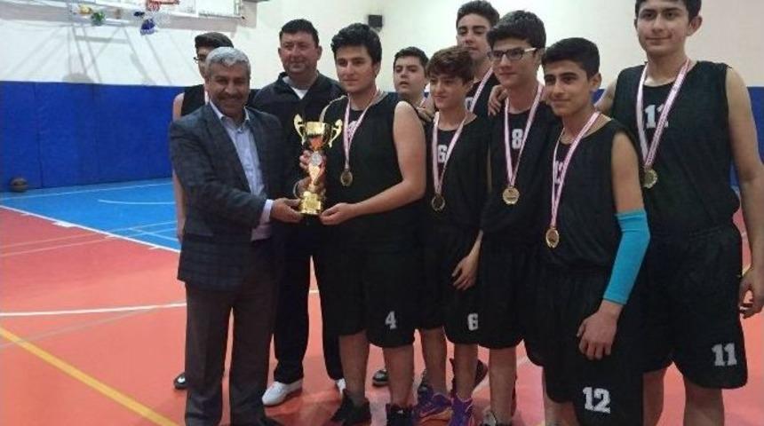 Eryılmaz, Turnuvada Şampiyon Kilis Belediyespor&rsquo;u Tebrik Etti