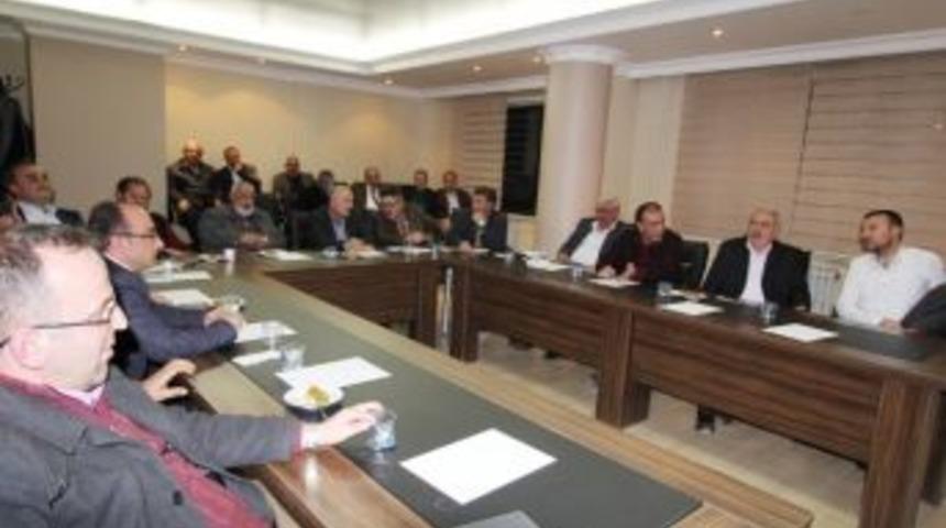 Bayburt Belediye Başkanı Memiş, M&uuml;teahhitlerle Bir Araya Geldi