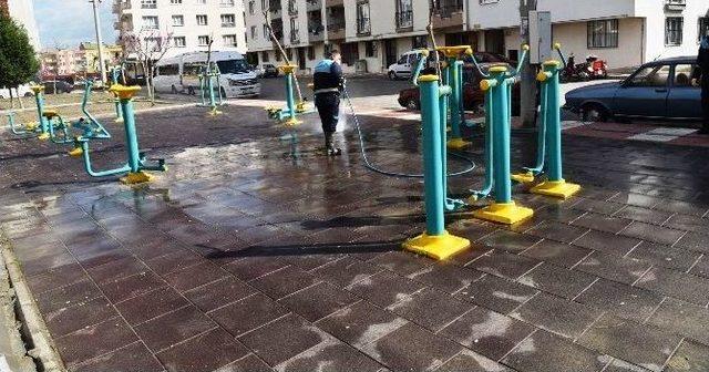 Yunusemre’nin Parkları Temizleniyor 2