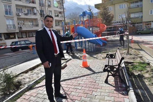 Yunusemre’nin Parkları Temizleniyor 3