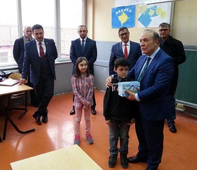 Kosova&rsquo;da T&uuml;rk Eğitimine Ga&uuml;n Desteği 3