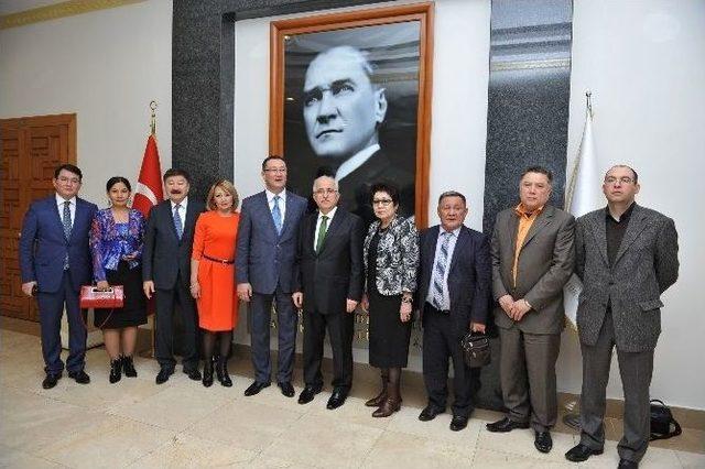 Kazakistan Heyeti Vali Tuna’yı Ziyaret Etti 1