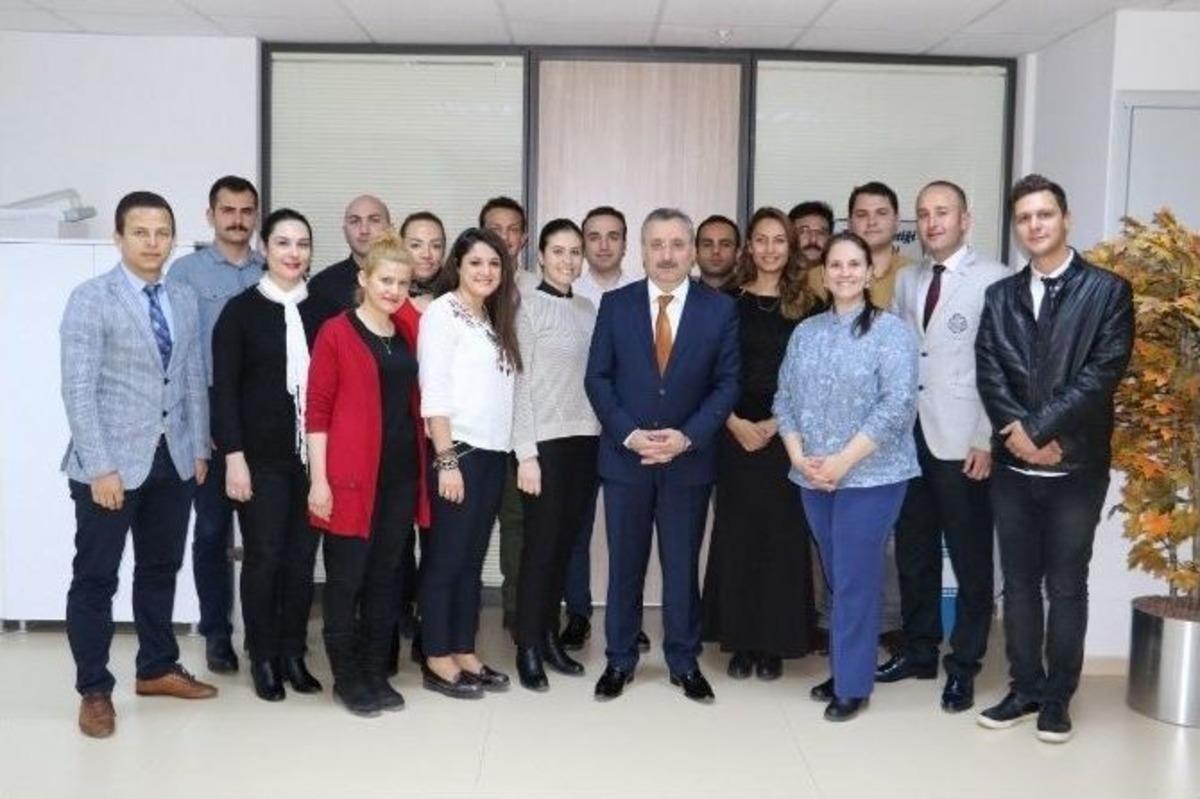Memiş, B&uuml;y&uuml;kşehirdeki Bayan Personeli Unutmadı
