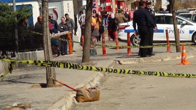 Acil Servis Önünde Unutulan Çanta Bomba Paniğine Neden Oldu